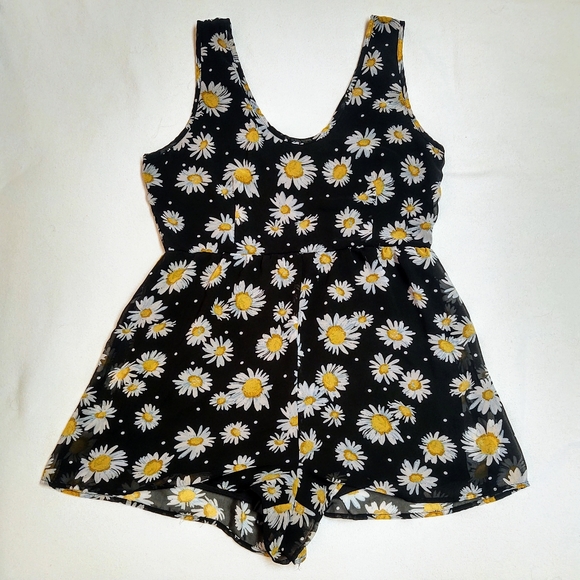 Charlotte Russe Black Daisy Romper, XL - Picture 2 of 5